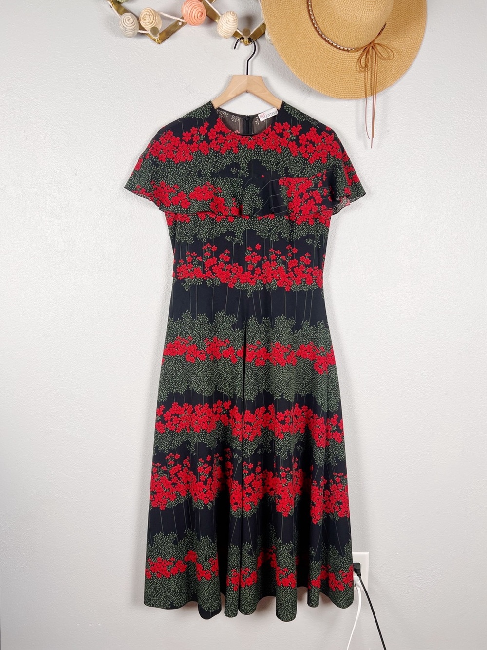 Red Valentino Fit & Flare Floral Printed Crepe Cape Sleeve Maxi Dress - Picture 9 of 10